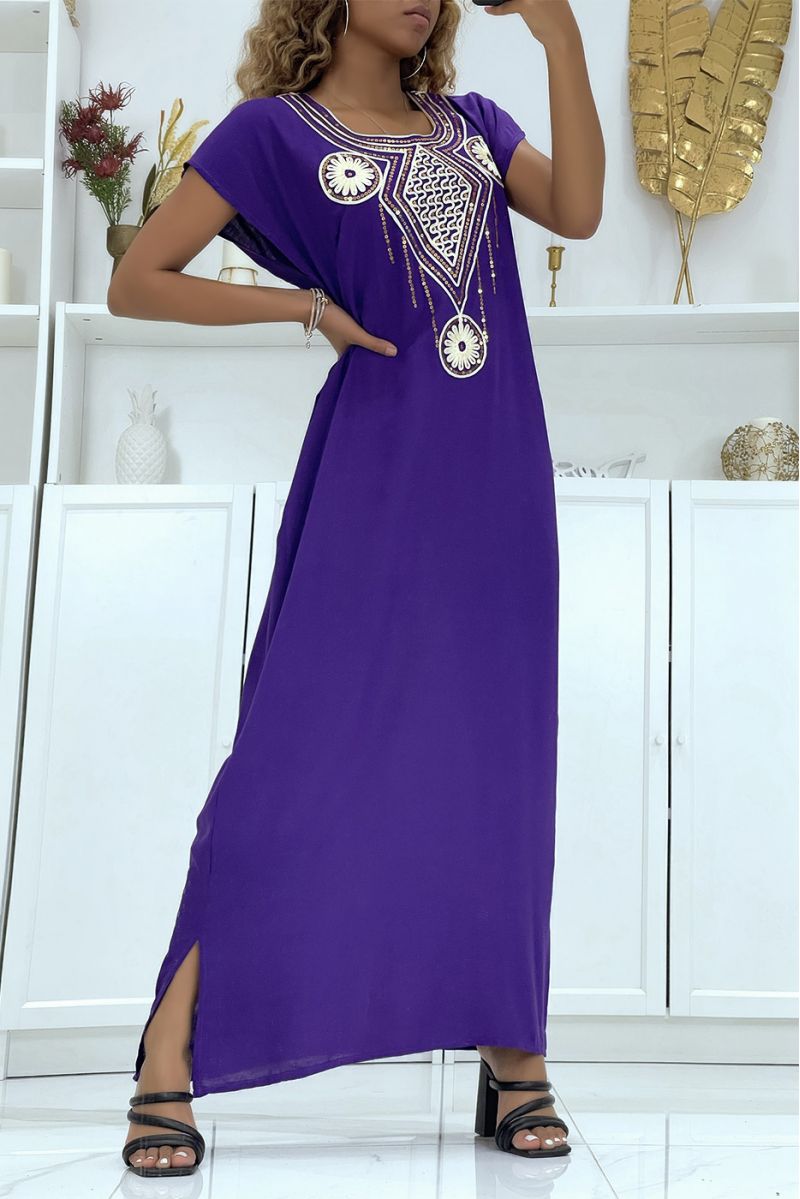 Paarse djellaba-jurk zeer comfortabel om te dragen met mooi geborduurd patroon op de kraag versierd met strass-steentjes - 4