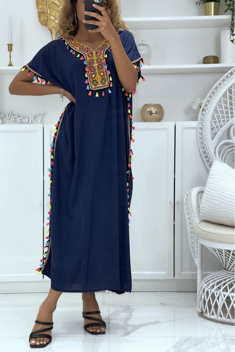 Marineblauwe djellaba-jurk, zeer comfortabel om te dragen met mooie borduursels en pompons - 4