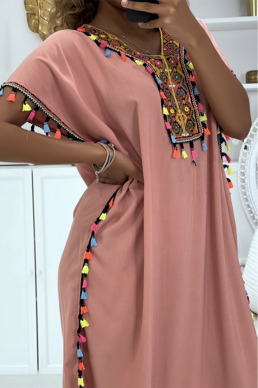 Robe djellaba rose très agréable à porter avec jolie broderie et pompons - 4