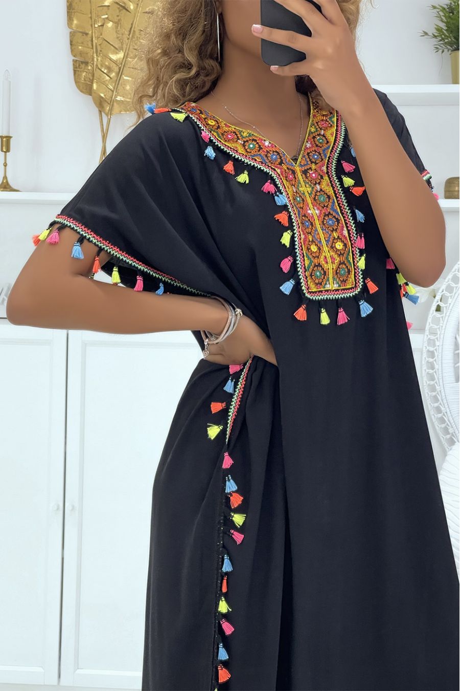 Robe djellaba noire très agréable à porter avec jolie broderie et pompons - 3