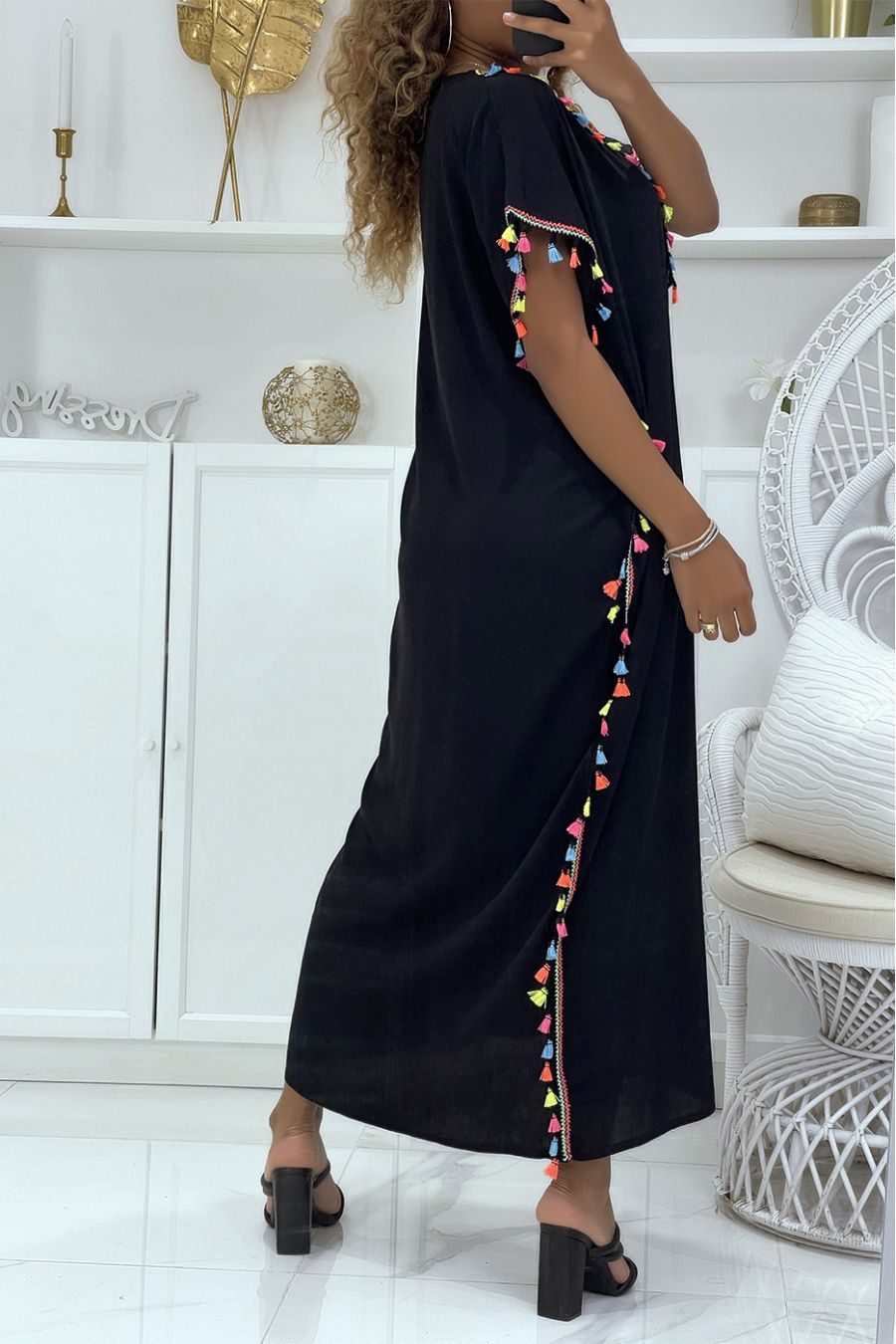 Robe djellaba noire très agréable à porter avec jolie broderie et pompons - 4