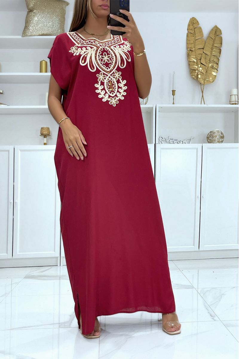 Robe djellaba bordeaux très agréable à porter avec jolie broderie et sequins    - 2