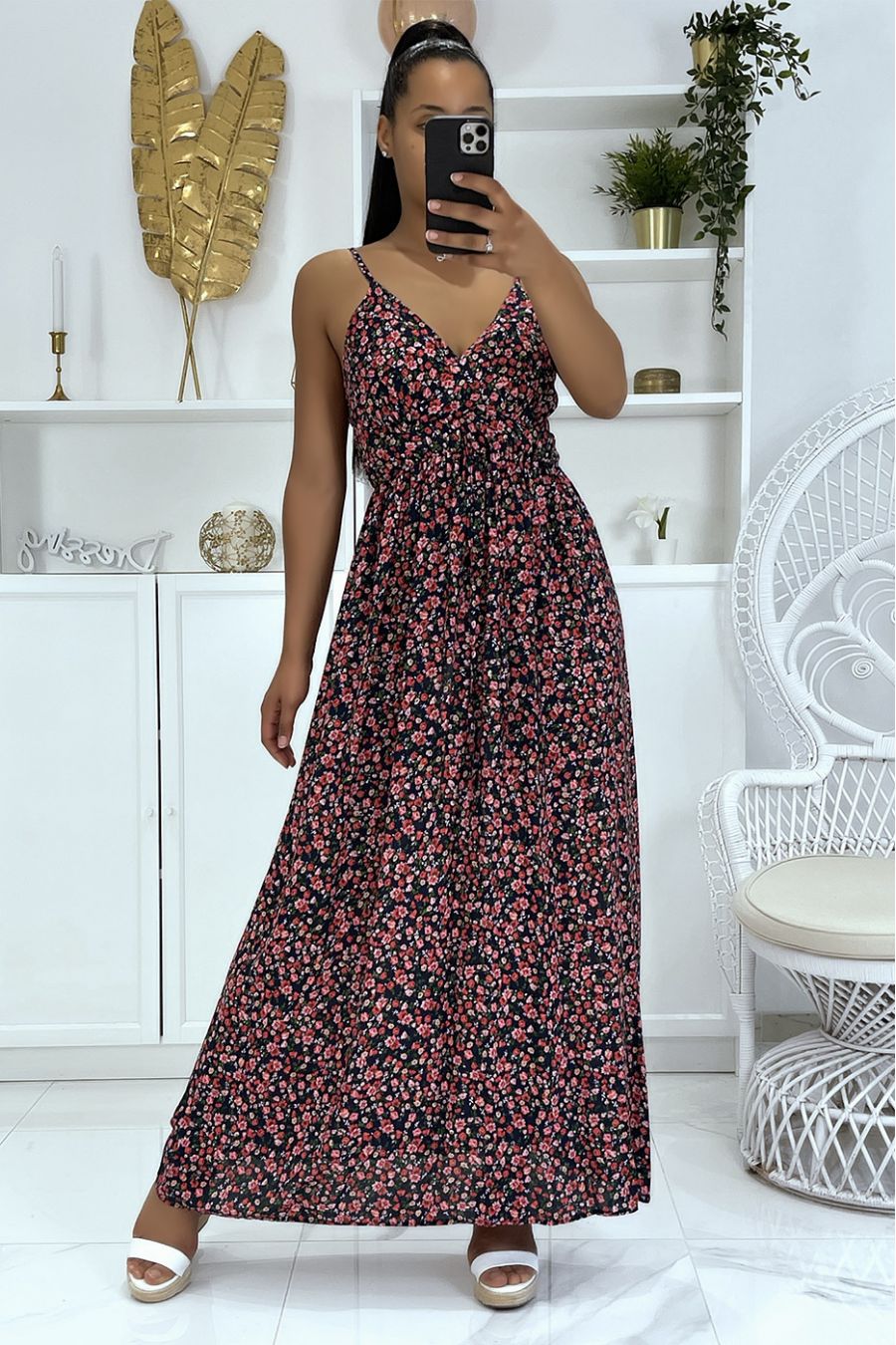 Longue robe à bretelle motif floral à dominance marine - 1