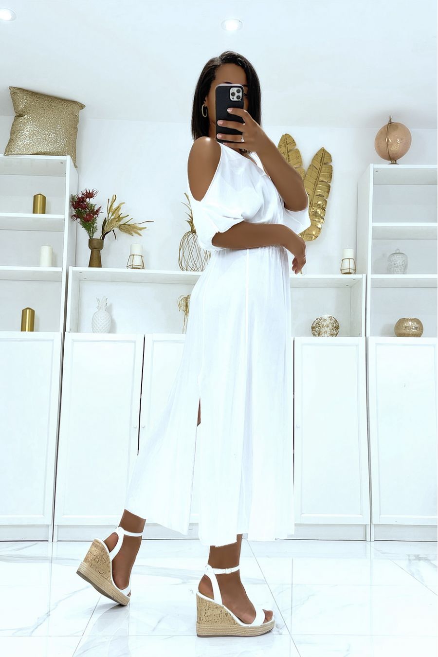 Long white V-neck dress with straps - 4