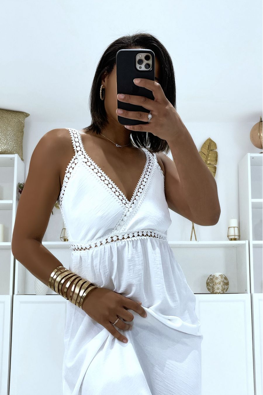 Longue robe blanche à bretelle avec dentelle croisé - 1