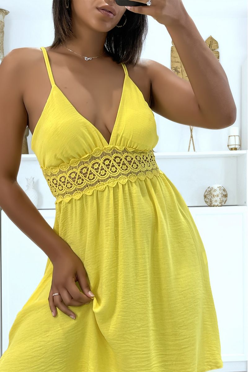 Robe jaune à bretelle avec crochet croisé - 7