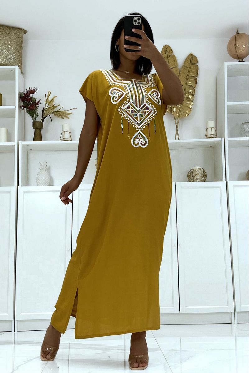 Zeer lichte mosterd-djellaba-jurk om te dragen met mooie borduursels en pailletten - 3