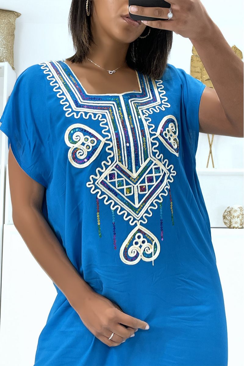 Zeer lichtblauwe djellaba-jurk om te dragen met mooie borduursels en pailletten - 1