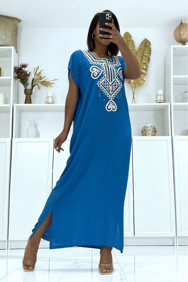 Zeer lichtblauwe djellaba-jurk om te dragen met mooie borduursels en pailletten - 2