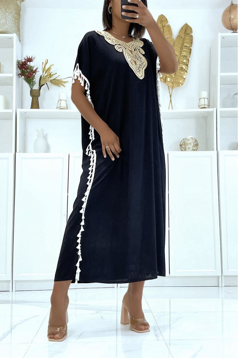 Robe djellaba noire très légère à porter avec jolie broderie et pompons sur les côtés - 2