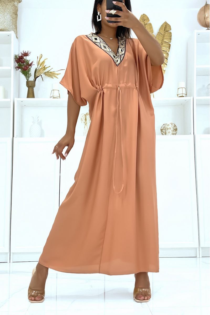 Robe rose foncée satinée à cordon réglable et col v à sequin - 1
