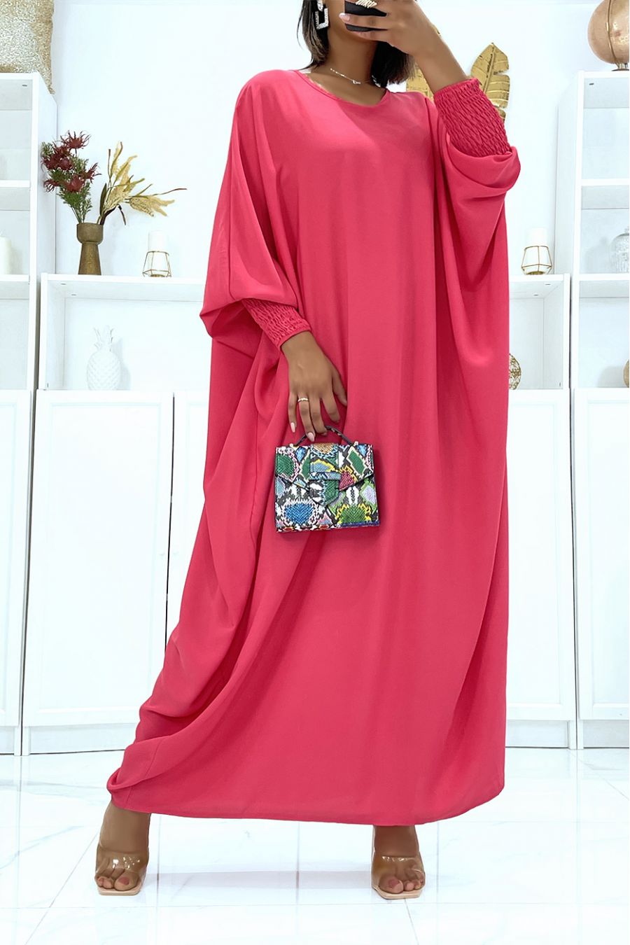 Robe fuchsia satinée oversize à manches chauve souris resserré à l'avant - 3