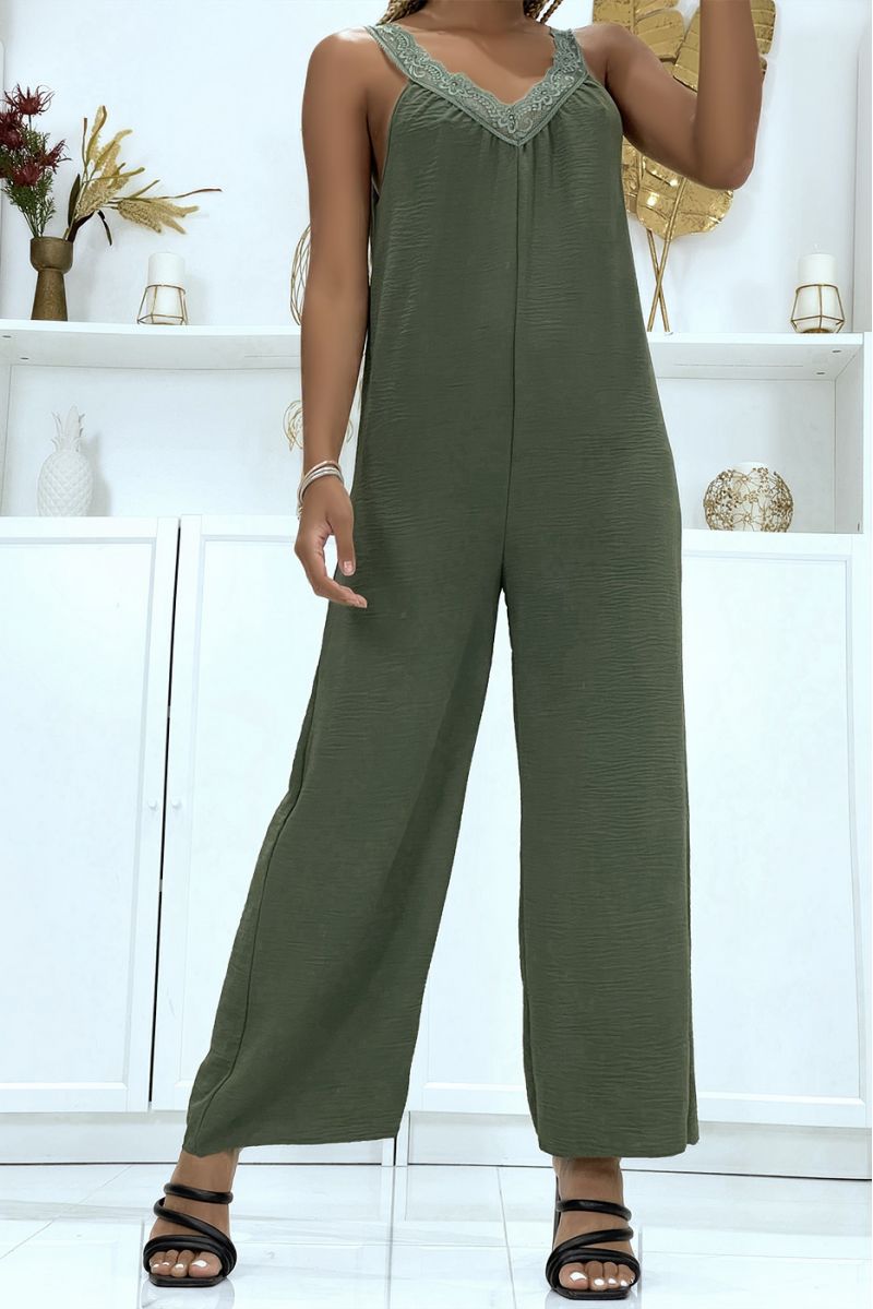 Khaki jumpsuit with lace collar and very fluid material - 2