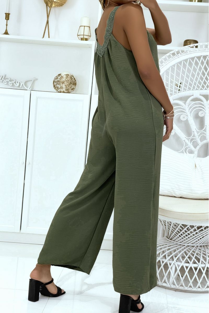 Khaki jumpsuit with lace collar and very fluid material - 3