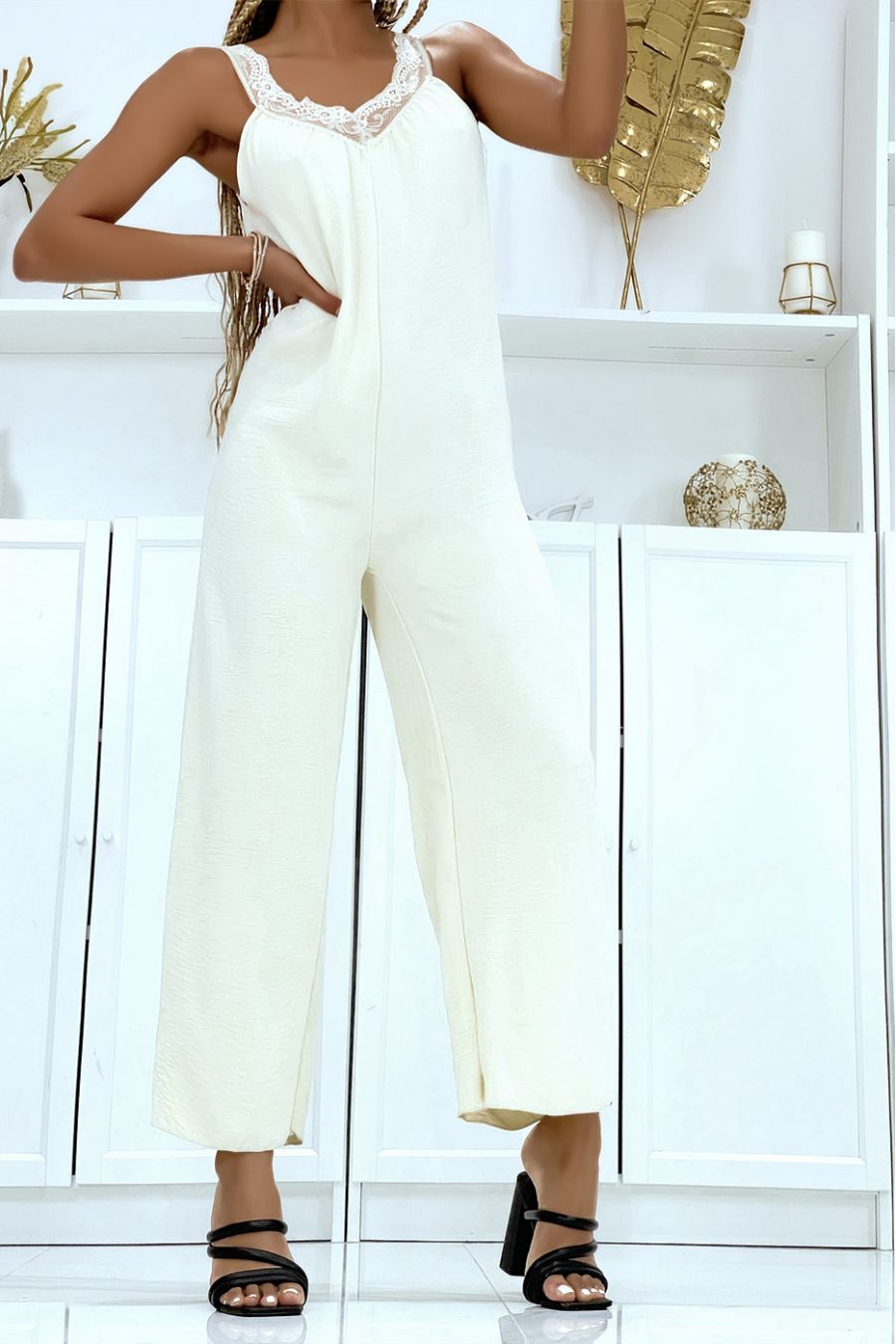 Combinaison pantalon beige à col dentelle et matière très fluide - 2
