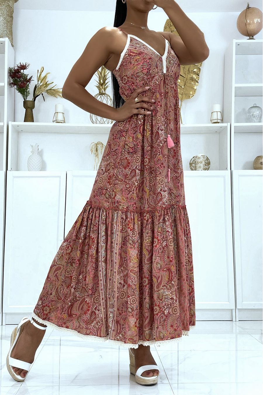 Sublime robe en soie à bretelle avec joli motif fuchsia  - 2