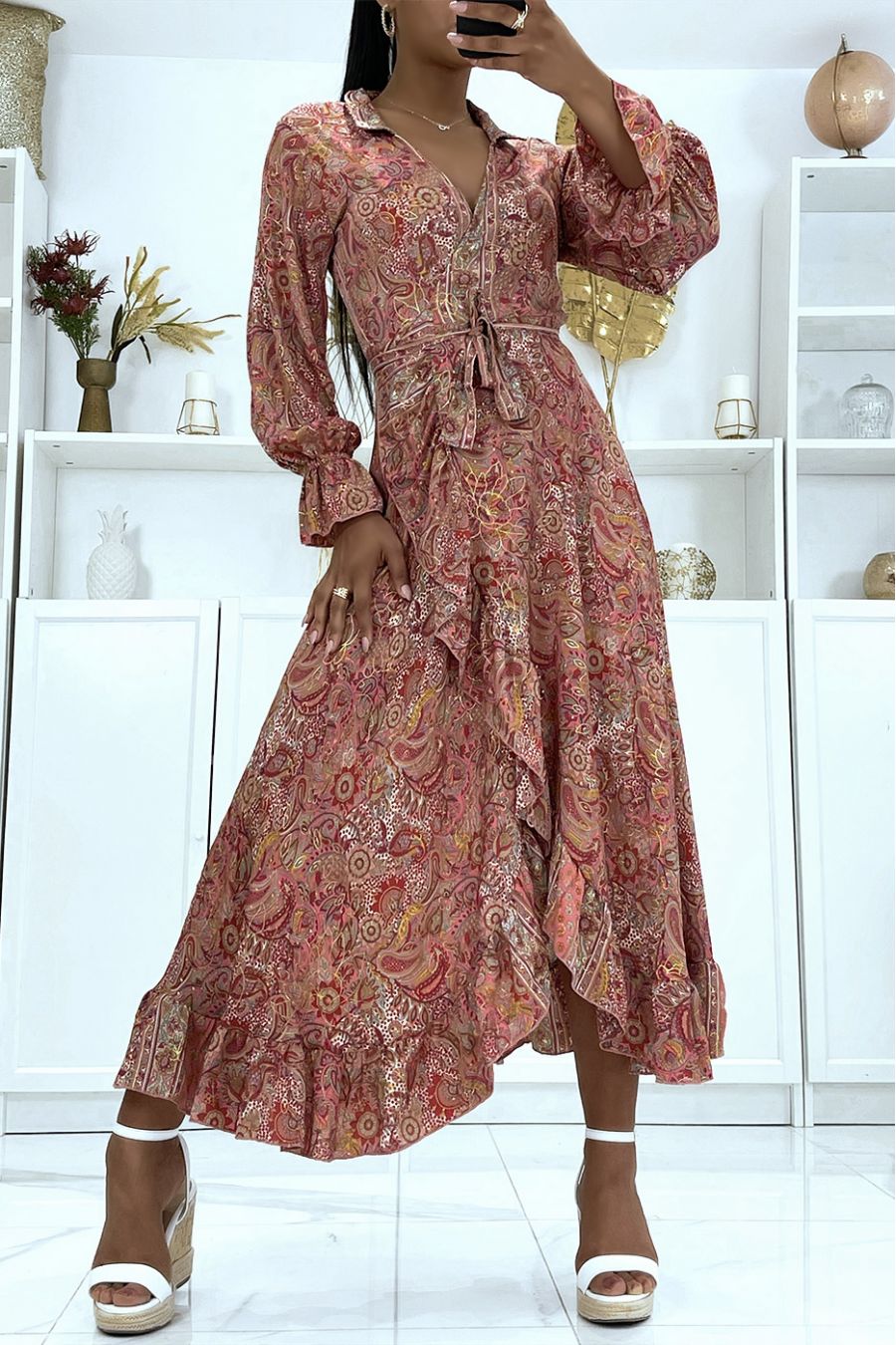 Sublime robe porte feuille en soie avec joli motif fuchsia  - 1