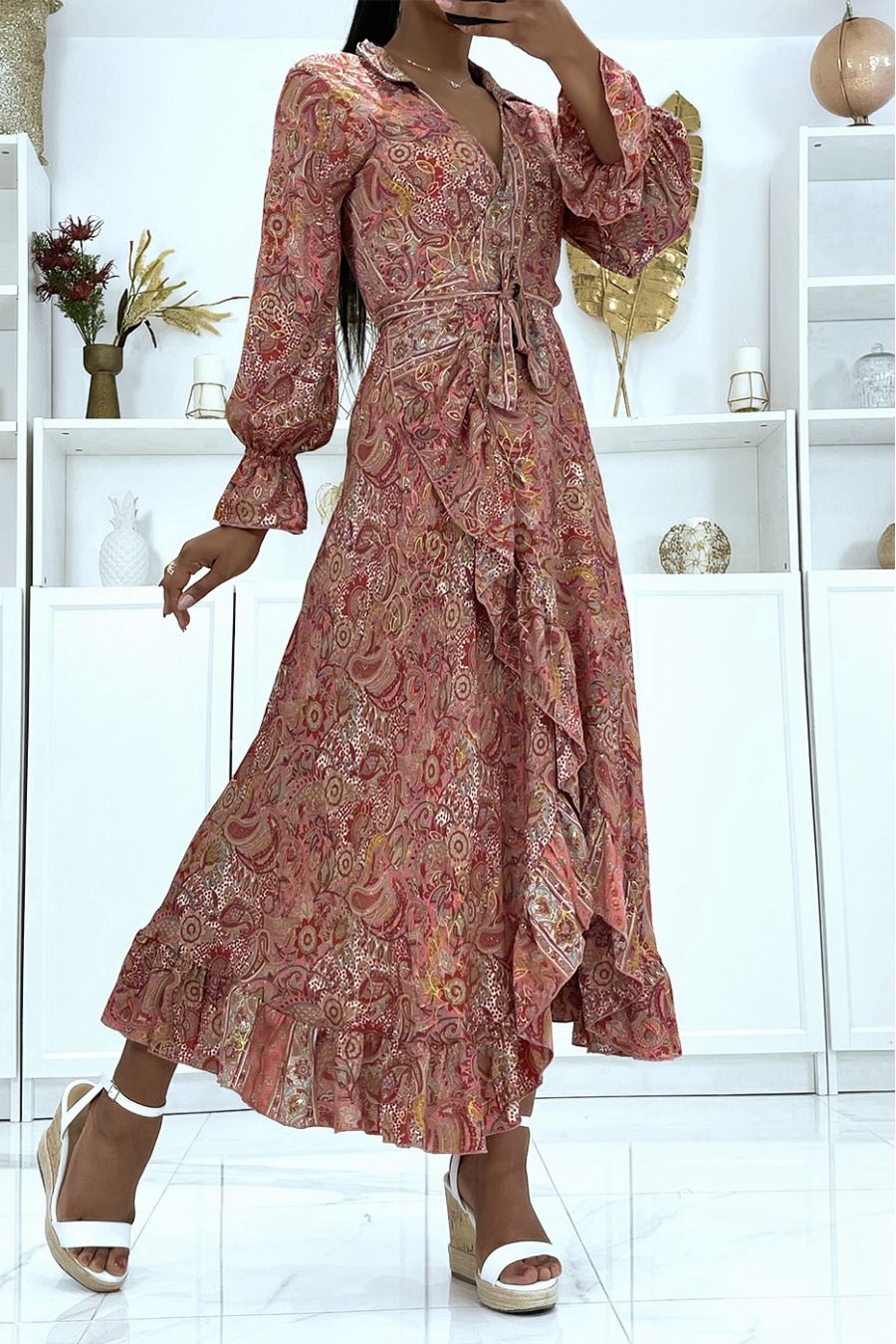 Sublime robe porte feuille en soie avec joli motif fuchsia  - 2