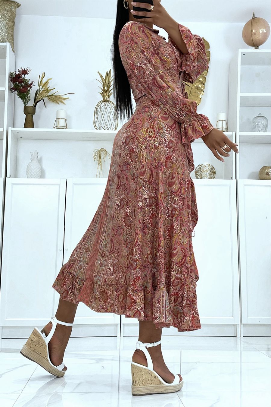 Sublime robe porte feuille en soie avec joli motif fuchsia  - 3