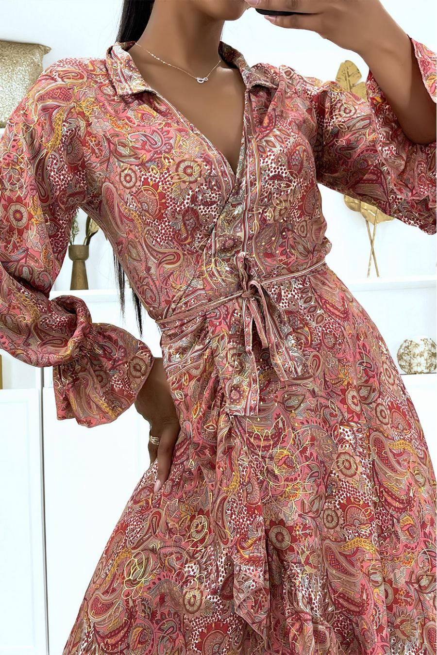 Sublime robe porte feuille en soie avec joli motif fuchsia  - 4