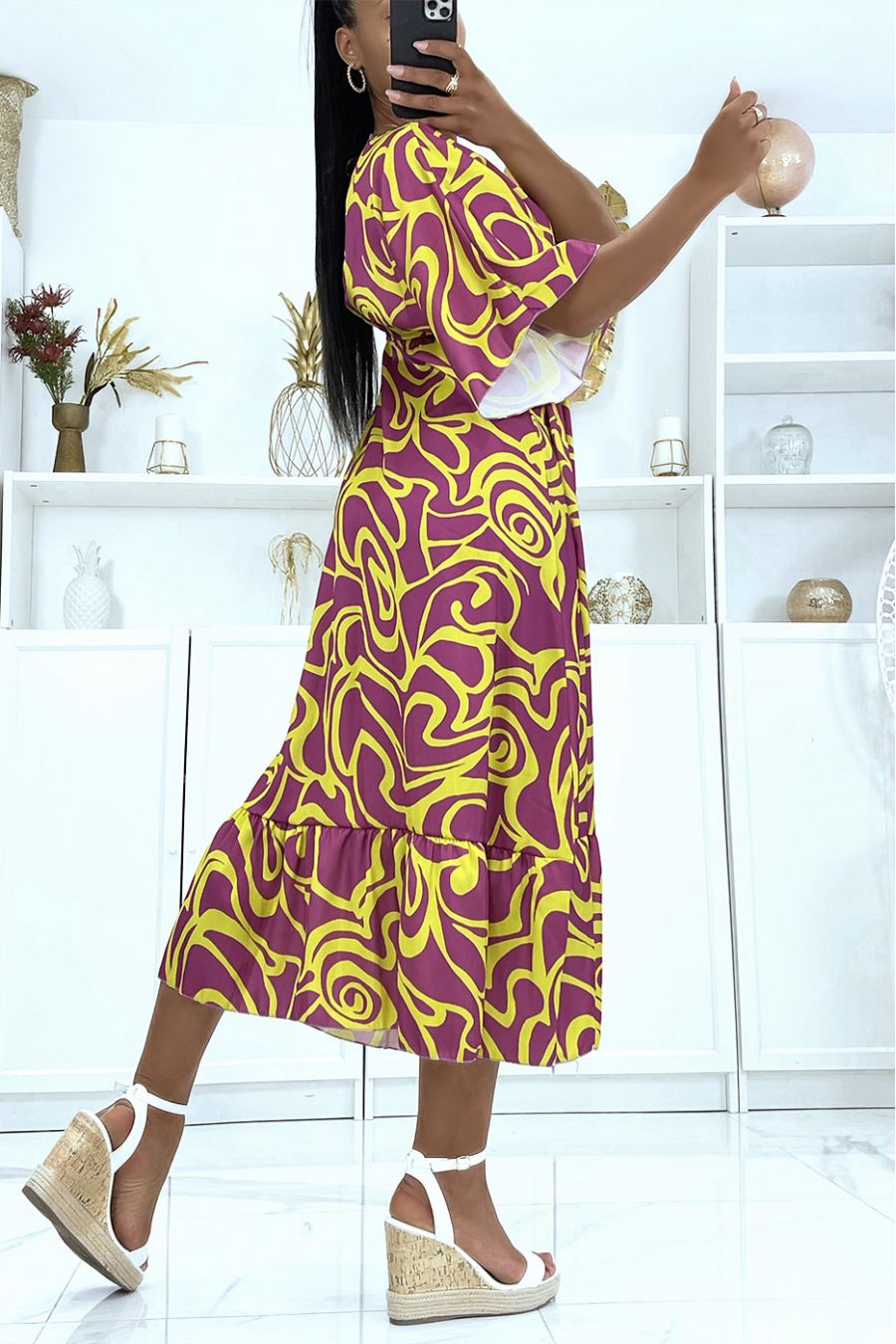 Longue robe kimono motif lilas et moutarde avec volant  - 3