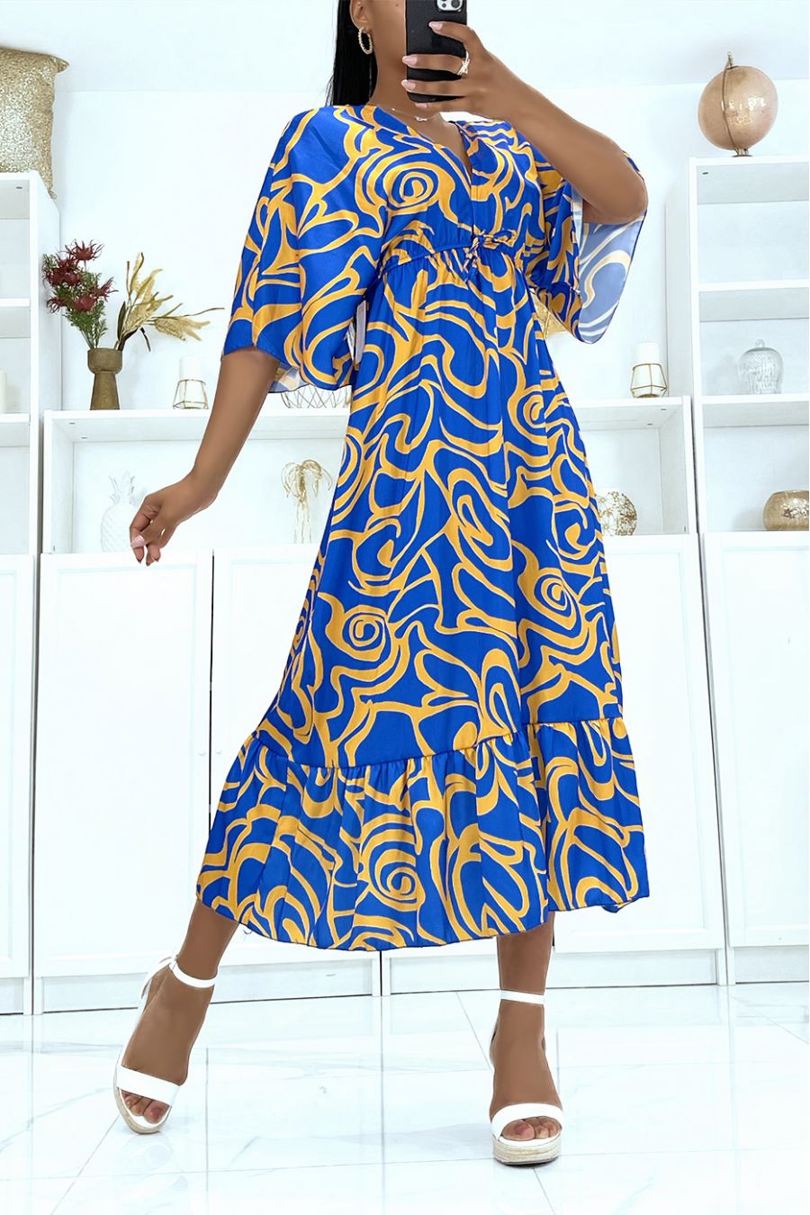 Longue robe kimono motif royal avec volant  - 1