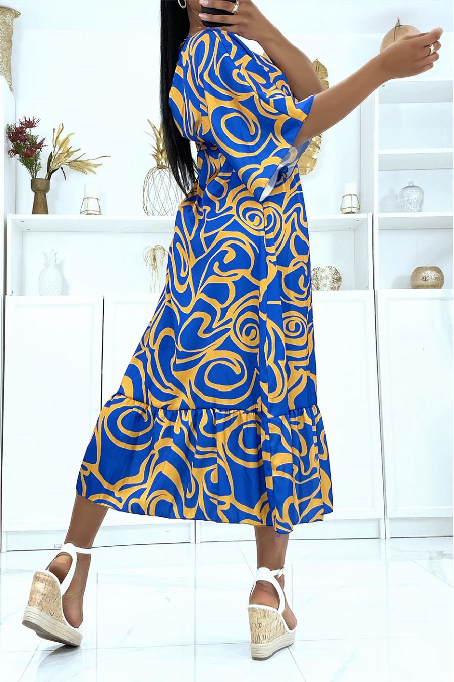 Longue robe kimono motif royal avec volant  - 5