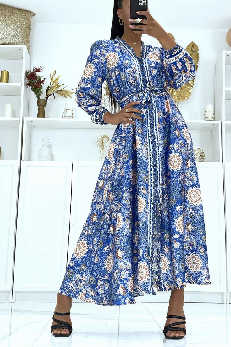 Long blue satin dress with long sleeves and trendy patterns, belted at the waist - 2
