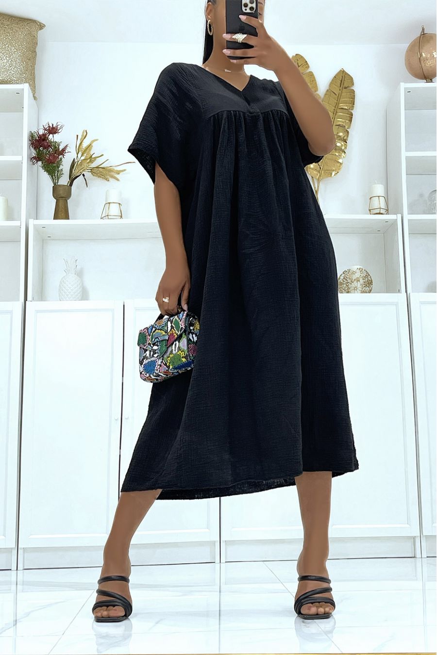 Zwarte oversized lange jurk met halve mouwen en V-hals - 1