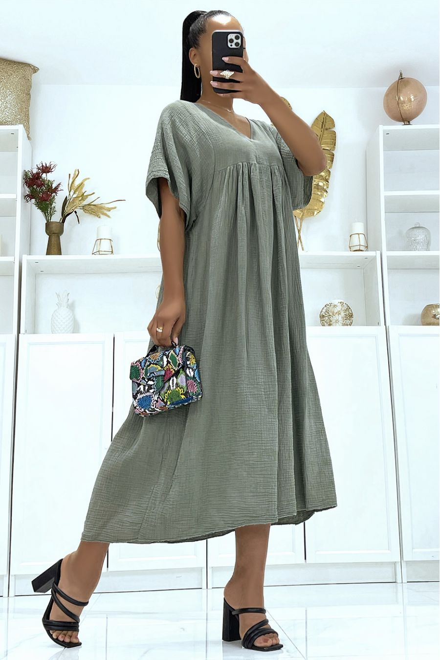 Robe longue oversize kaki à manches mi-longues et col V  - 3