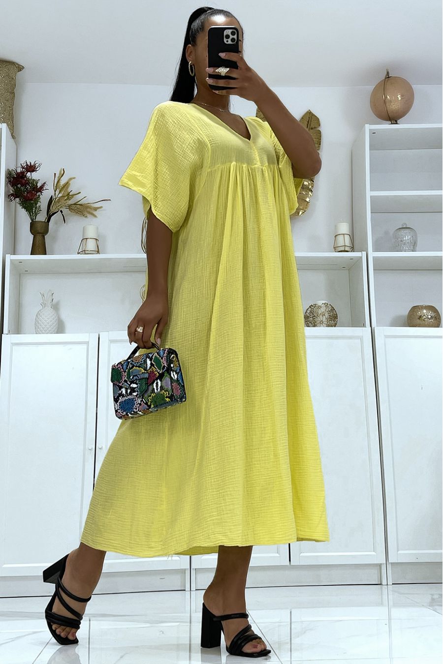 Robe longue oversize jaune à manches mi-longues et col V - 2