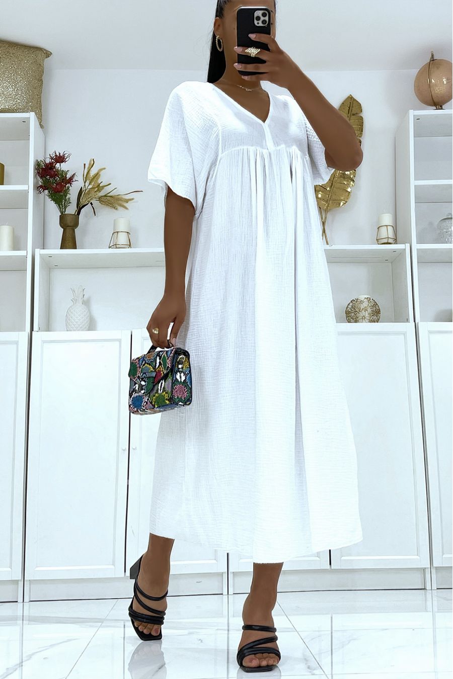 Long white oversized long dress with half sleeves and V neck - 3