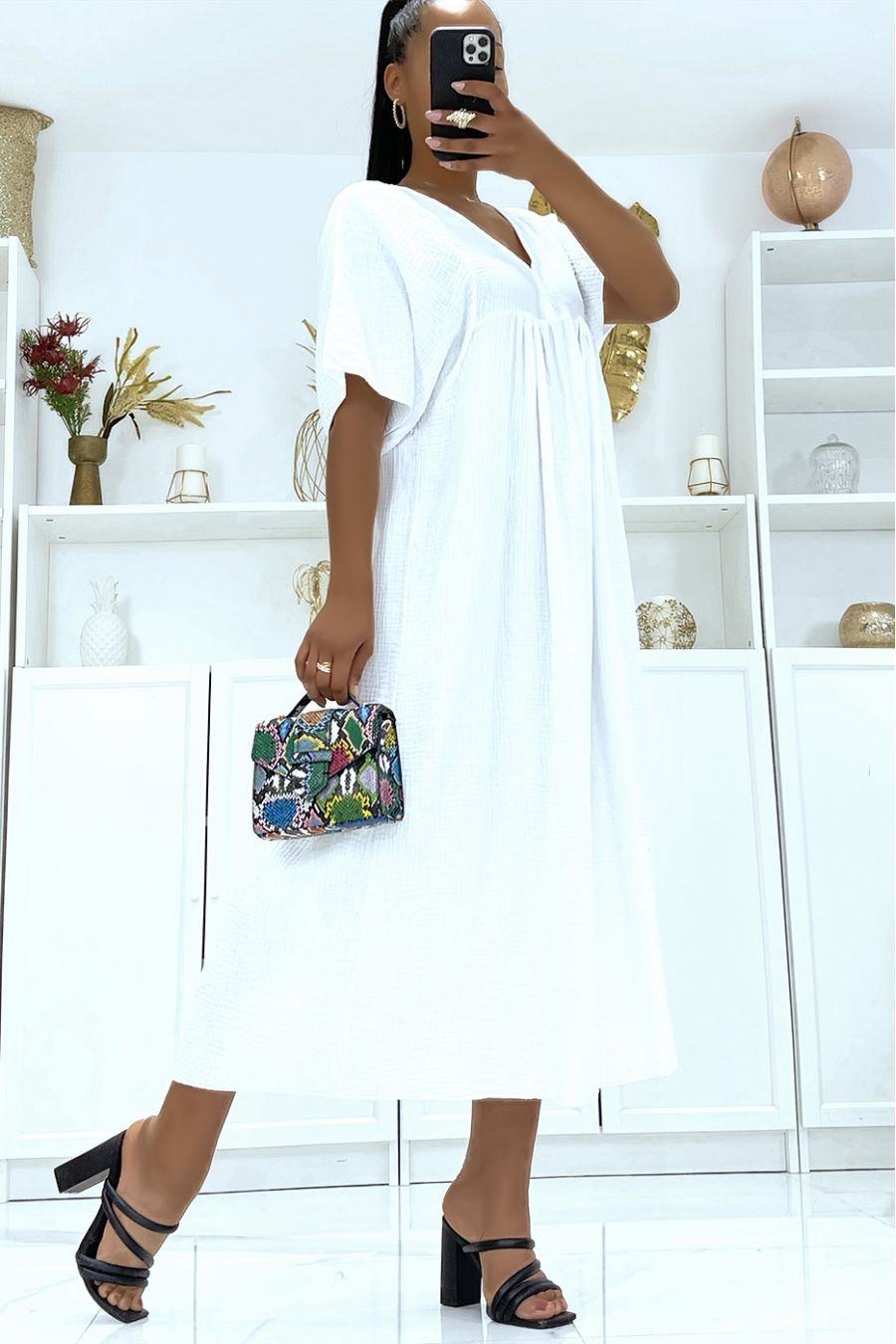 Long white oversized long dress with half sleeves and V neck - 4