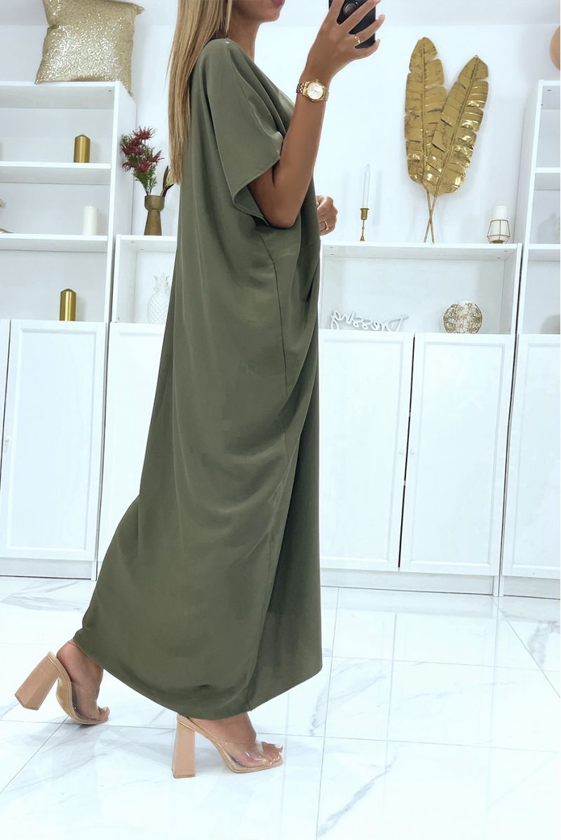 Khaki oversized dress with V-neck fitted at the waist and half-length sleeves - 1