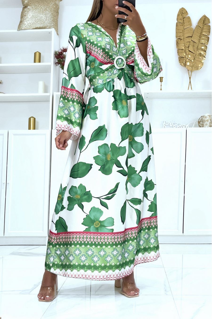 Robe longue satinée verte effet cache coeur à joli anneau croisé à la poitrine - 1