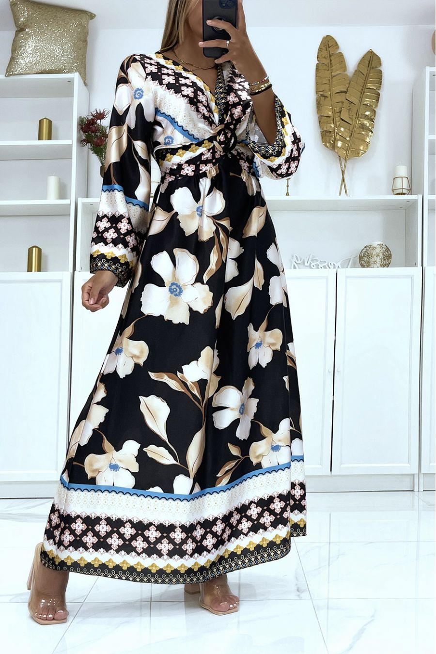 Long black satin dress with heart wrap effect and pretty crossed ring at the chest - 2