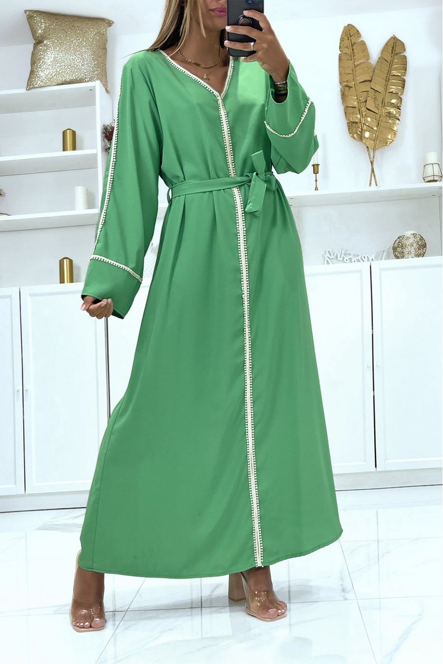 Groene abaya rechte snit met lange hangende mouwen en mooi kant in het midden - 1