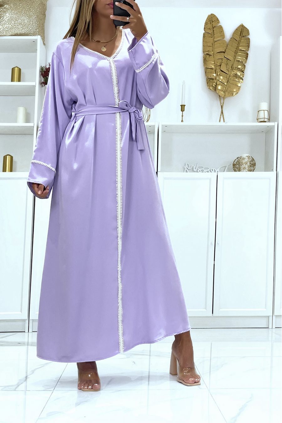 Abaya lilas coupe droite à manches longues tombantes et jolies dentelles au centre - 2