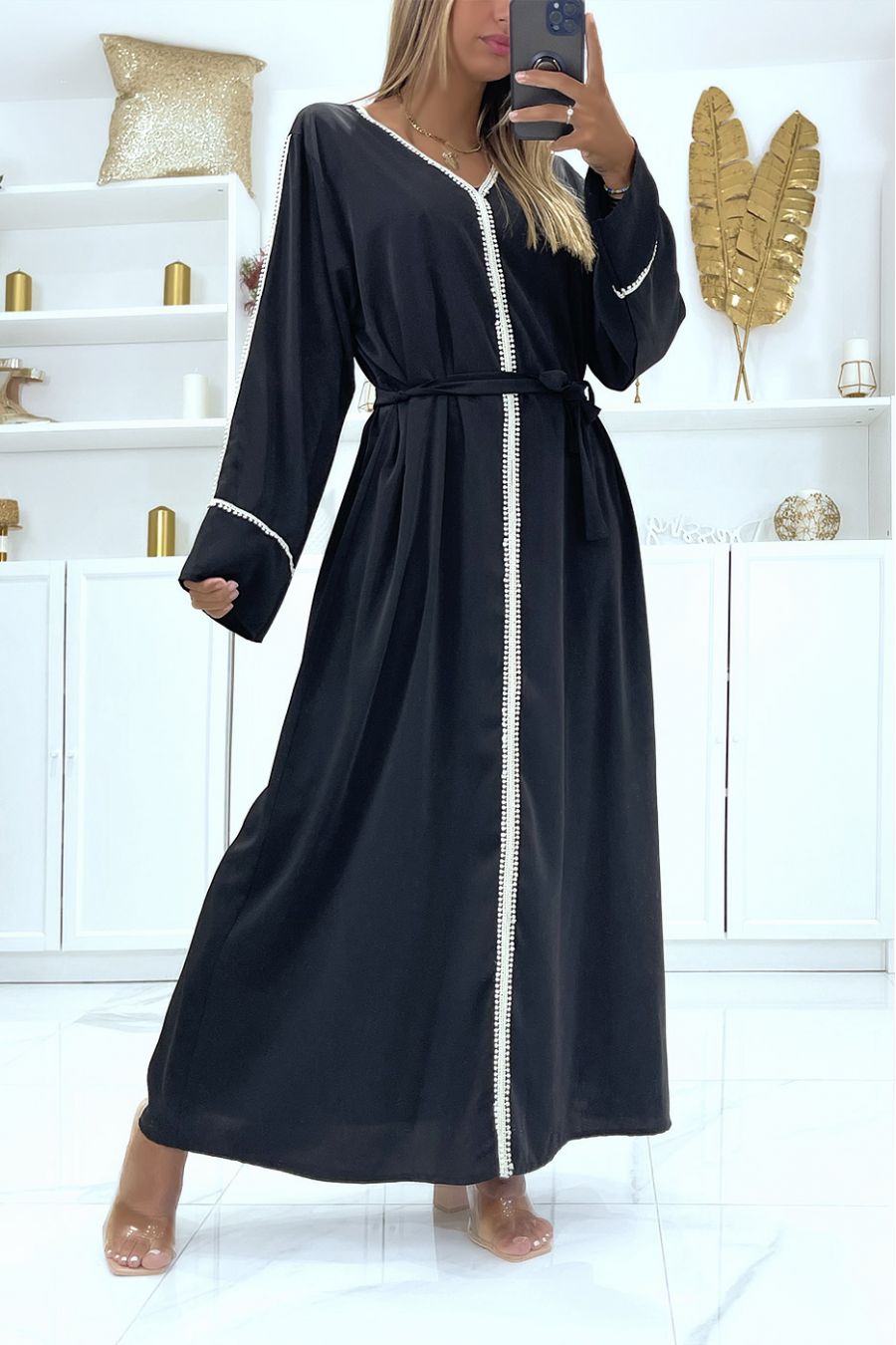 Recht gesneden zwarte abaya met lange hangende mouwen en mooi kant in het midden - 2