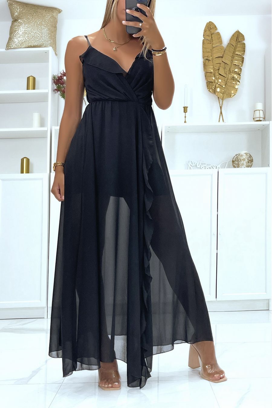 Robe longue noire a volants cintree a la taille en voile transparent double d un jupon court