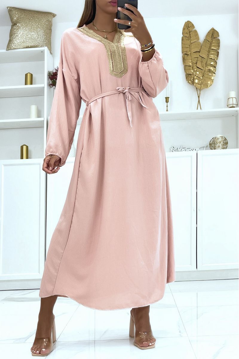 Sublime pink abaya with gold details at the collar and belt at the waist - 2
