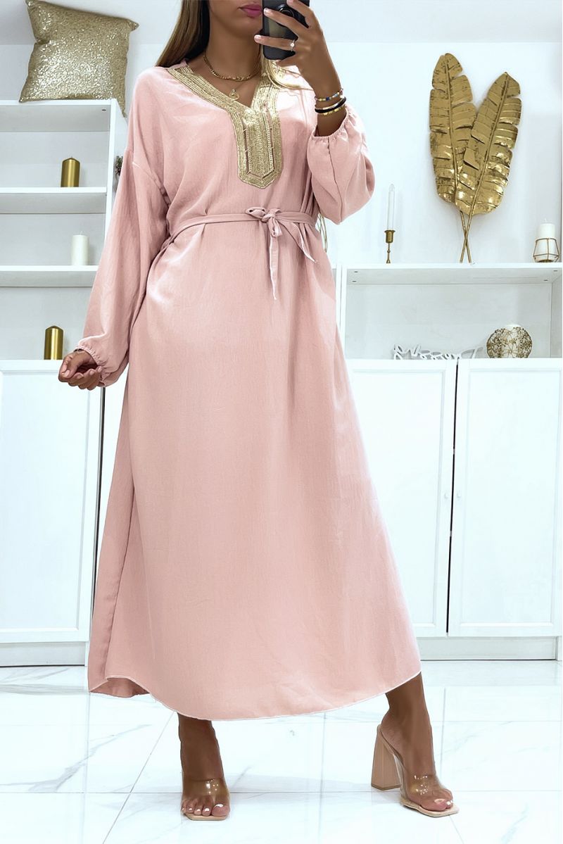 Sublime pink abaya with gold details at the collar and belt at the waist - 3