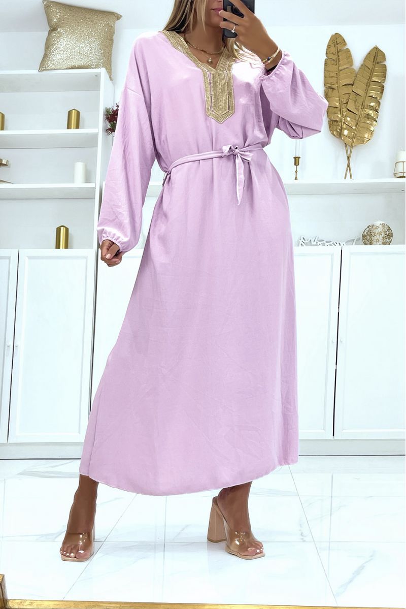 Sublime lilac abaya with gold details at the collar and belt at the waist - 3