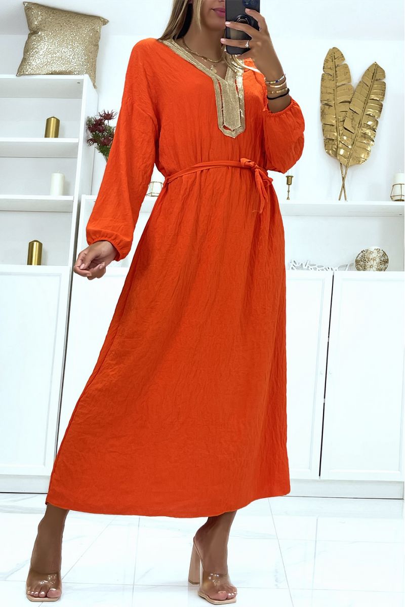 Sublime red abaya with golden details at the collar and belt at the waist - 1