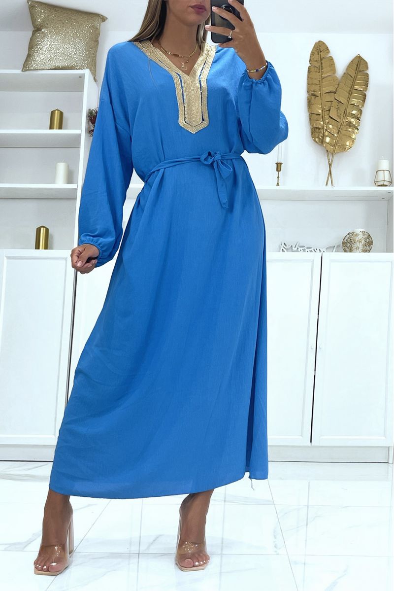Sublieme blauwe abaya met gouden details bij de kraag en riem in de taille - 2