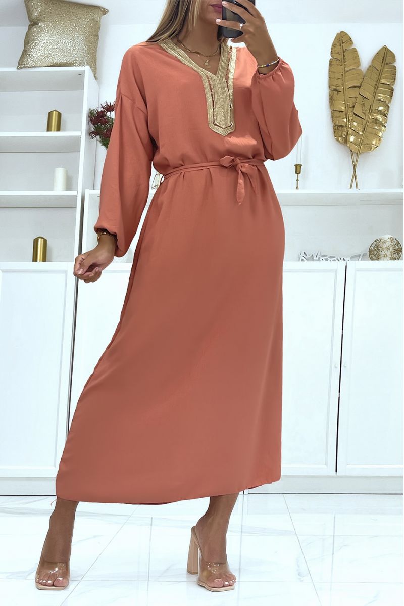 Sublime dark pink abaya with gold details at the collar and belt at the waist - 1