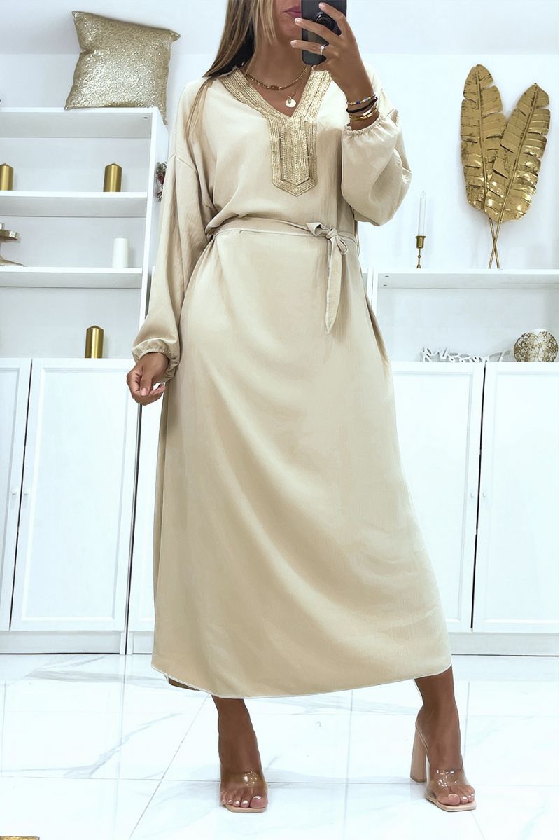 Sublime abaya beige à détails dorés au niveau du col et ceinture à la taille - 2