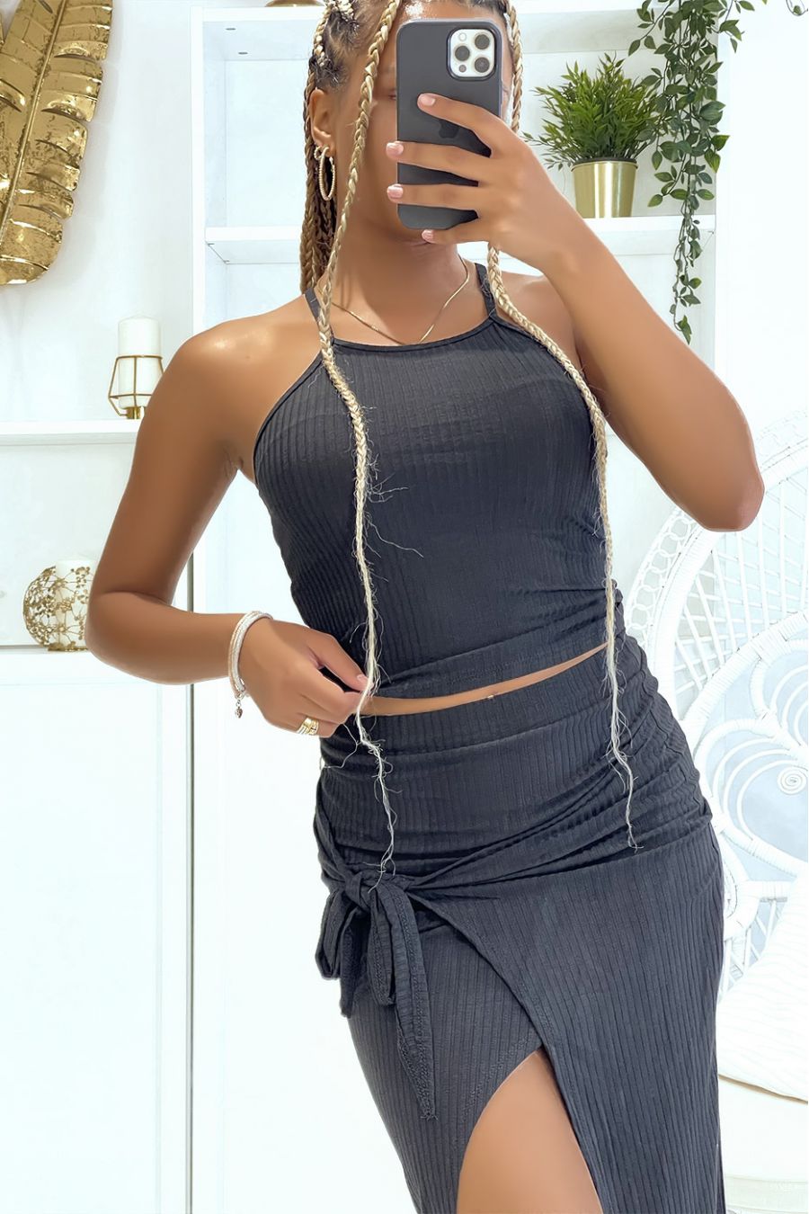 Ensemble noir côtelé moulant fendu sur l'avant idéale pour un style chic et décontracté - 2