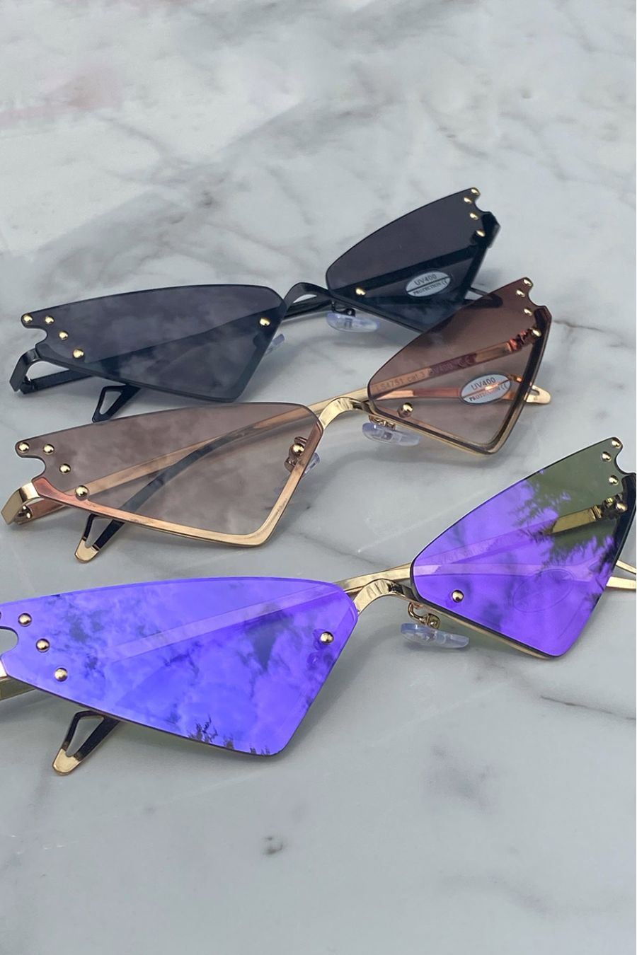 Lot de 12 Lunettes avec différentes couleurs modèle cat eye avec jolis boutons dorés sur les cotés - 1