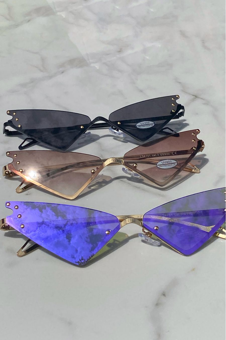 Lot de 12 Lunettes avec différentes couleurs modèle cat eye avec jolis boutons dorés sur les cotés - 2